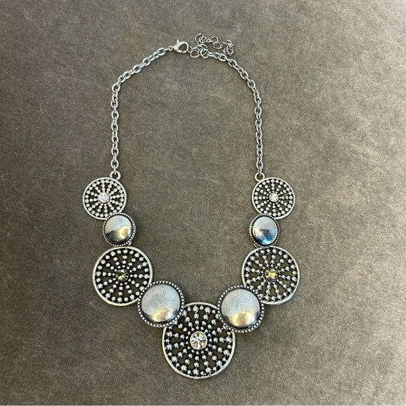 SILVER-TONE circular round medallion rhinestone chunky statement necklace - Picture 3 of 8